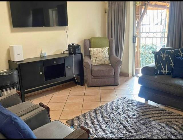 3 BEDROOM PROPERTY TO RENT IN BIRCHLEIGH NORTH
